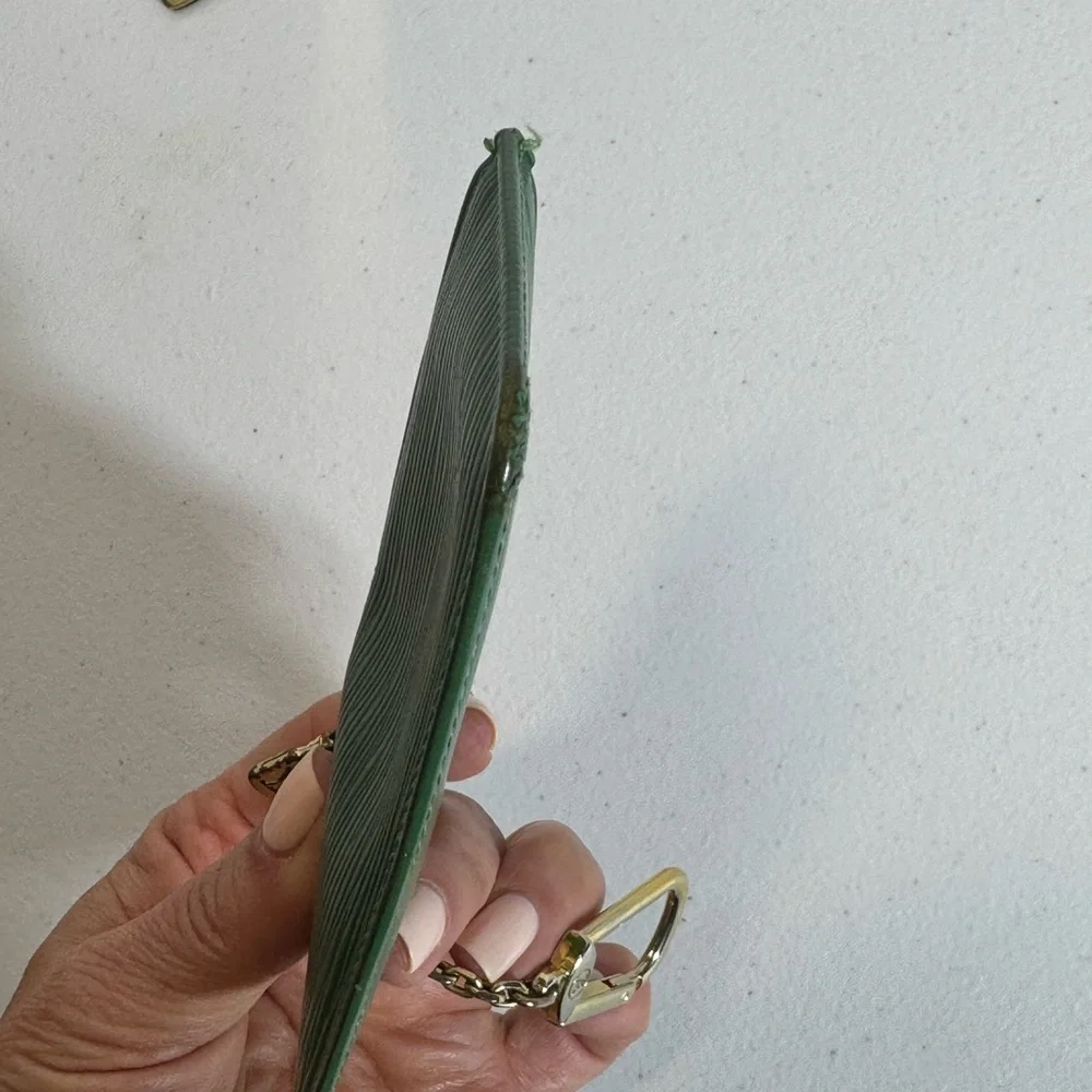 AUTHENTIC Louis Vuitton Green Epi Key Holder